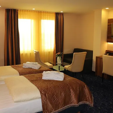 מלון Grand Empire 4*